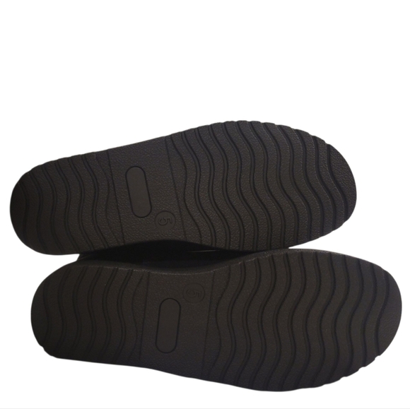 Universal Thread Black Winter Boots - Picture 4 of 6